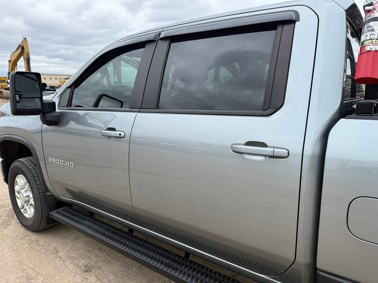 2024-chevrolet-3500-image-18
