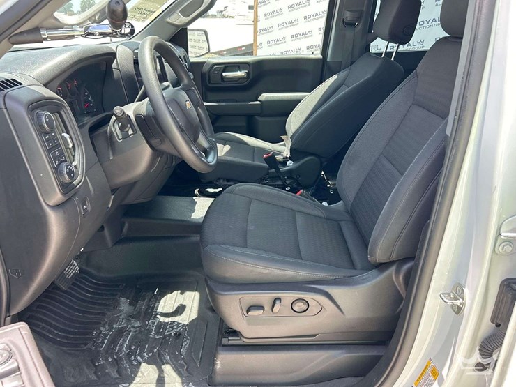 2024-chevrolet-silverado-1500-image-12