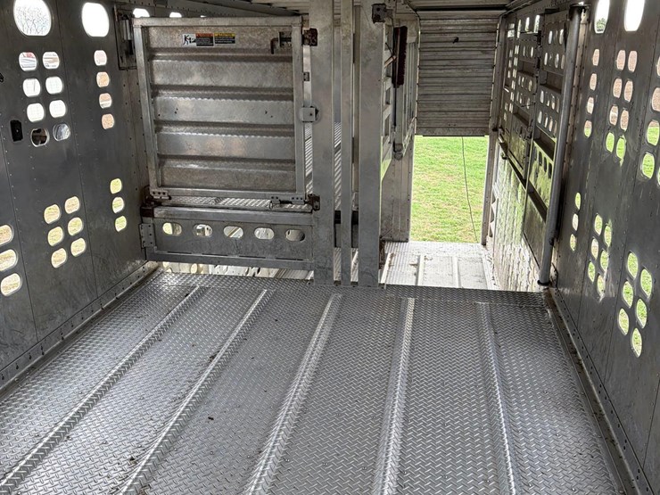 2008-wilson-livestock-trailer-image-57