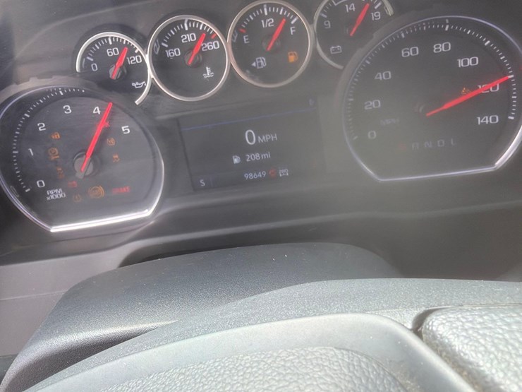 2021-chevrolet-2500hd-image-40