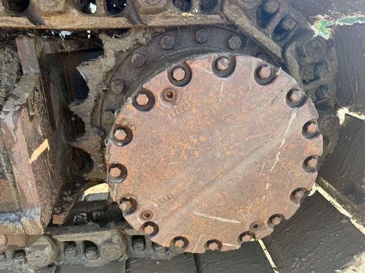 2015-hitachi-zx160-lc-image-15