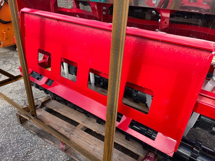 #9028-•-unused-agt-70-skid-steer-universal-mount-(o12)-image-5