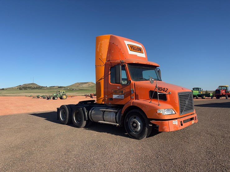 2007-volvo-vn-image-3
