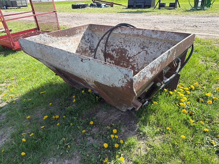 skidloader-quick-tach-cement-bucket-image-3