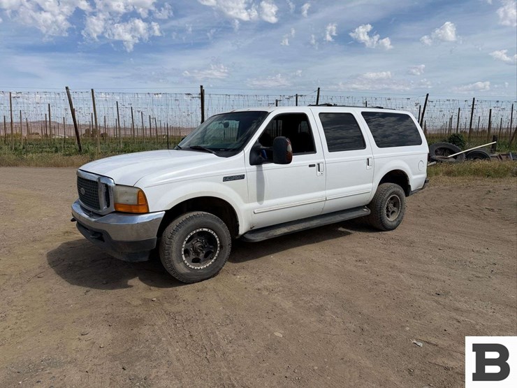 2000-ford-excursion-image-1