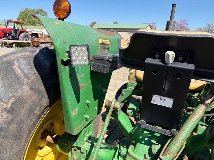 john-deere-2440-image-13