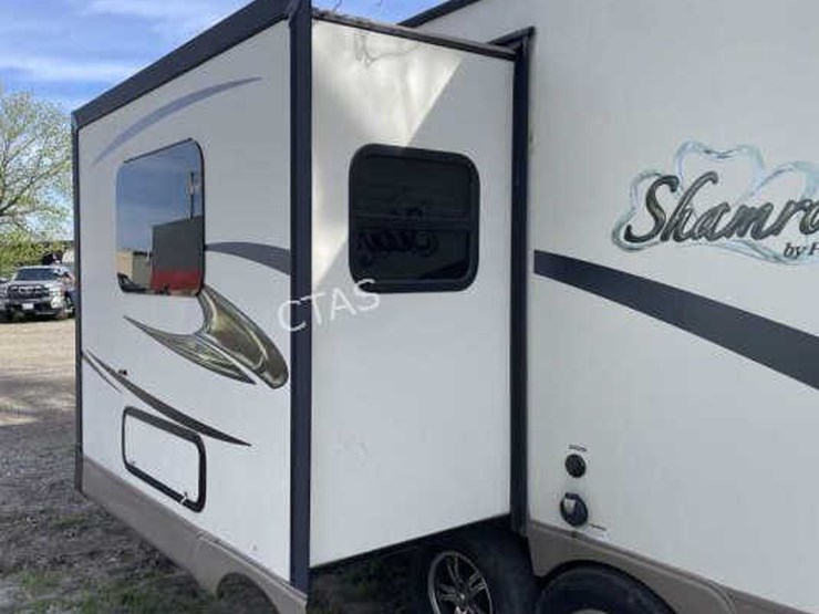 #9-•-2015-shamrock-by-flagstaff-forest-river-camper-image-53