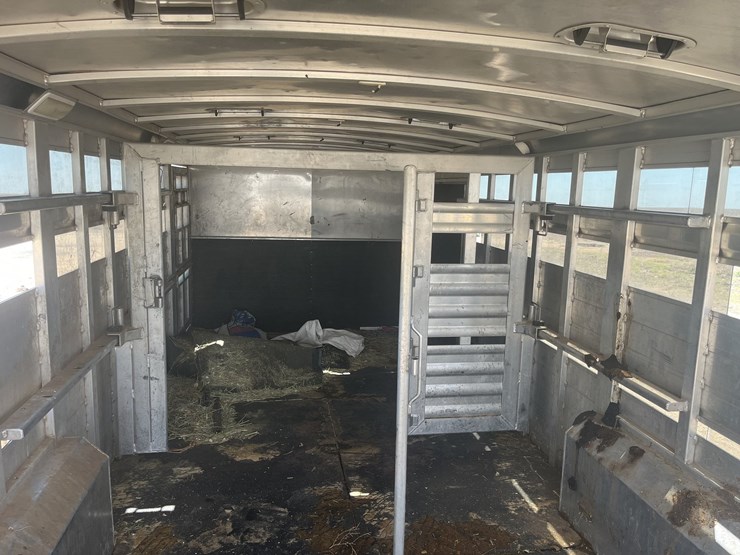 2015-elite-8'x26'-lowpro-livestock-trailer-image-14