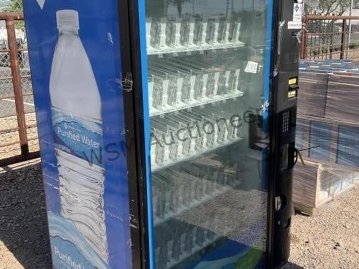 crane-beverage-vending-machine-image-4