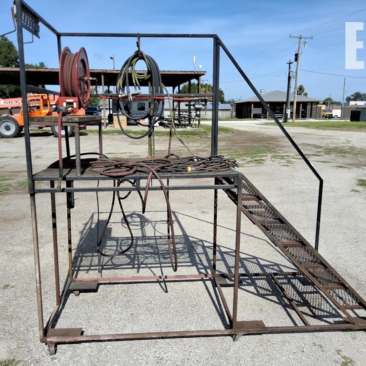 METAL LANDING W/STEPS
