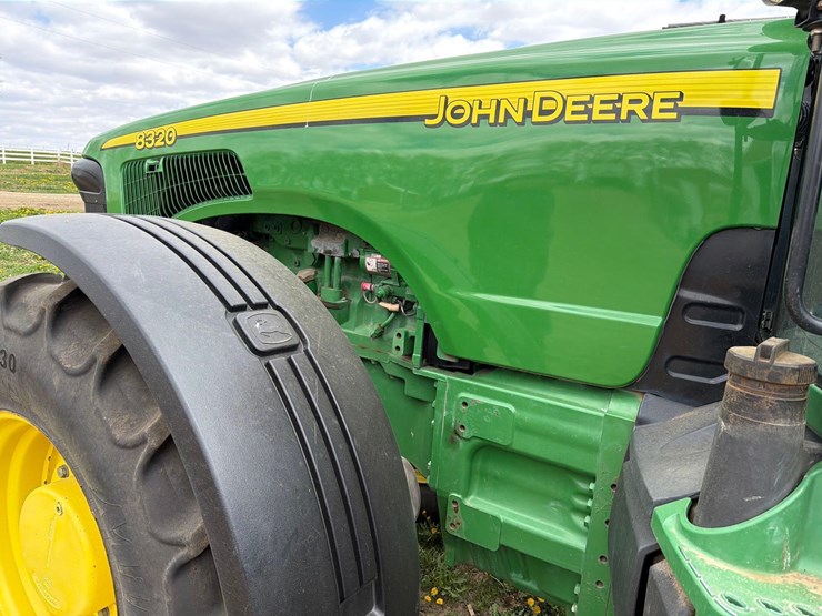 john-deere-8320-image-31
