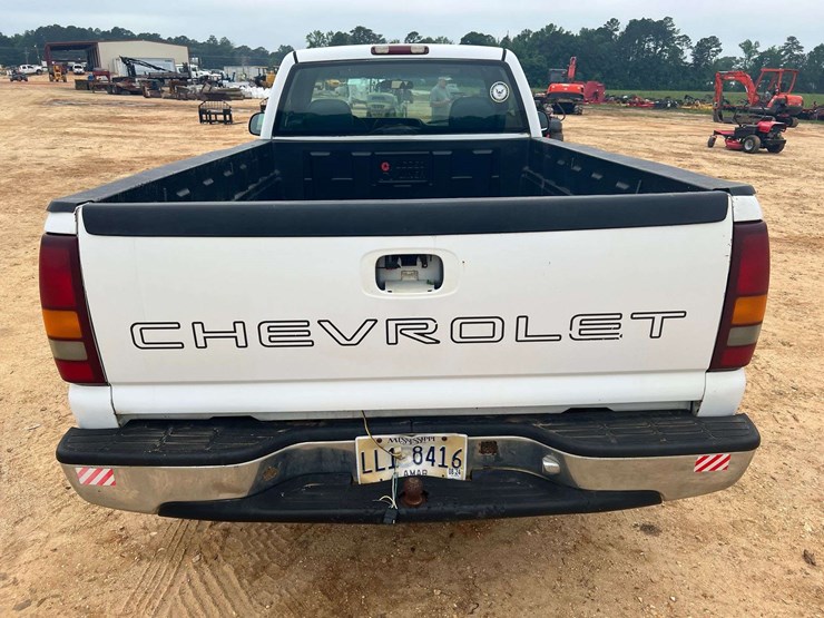 2001-chevrolet-silverado-1500-image-3