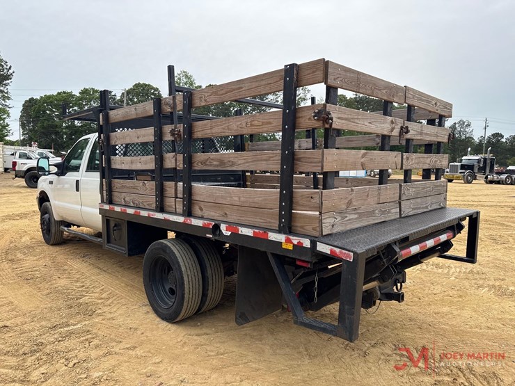 2003-ford-f550-xlt-image-3