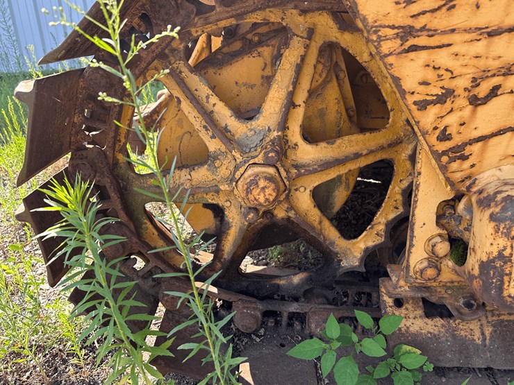 caterpillar-d2-image-13