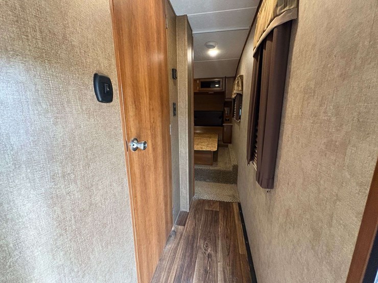 2015-forrest-river-crusader-5th-wheel-travel-trailer-image-17