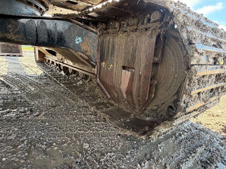 2015-hitachi-zx160-lc-image-23
