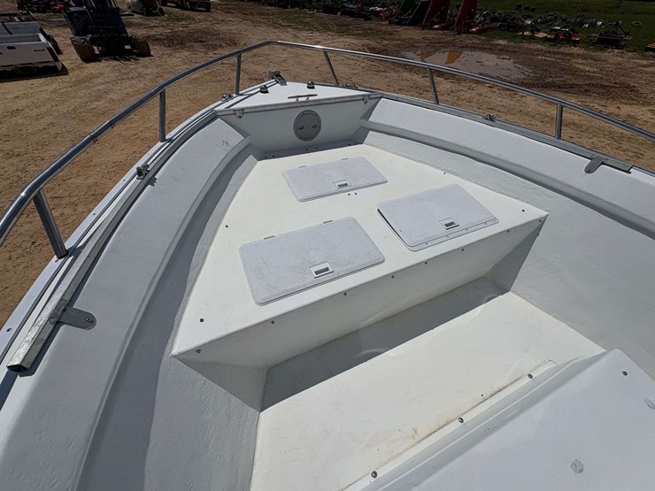 18'-cape-horn-center-console-fiberglass-bay-boat-image-21
