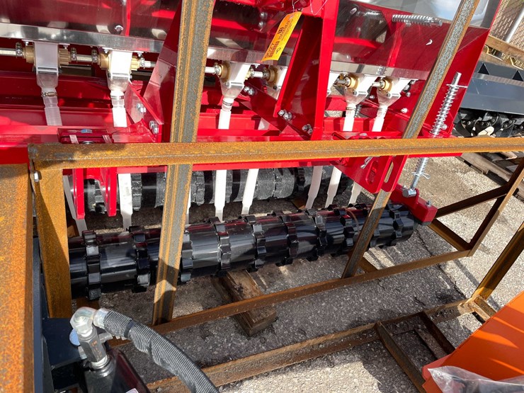 #9027-•-unused-agt-70-skid-steer-universal-mount-(o12)-image-15