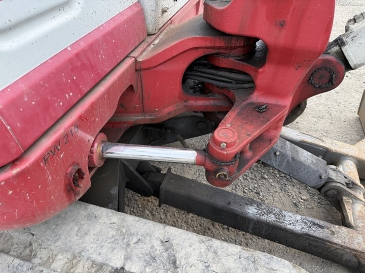 2017-takeuchi-tb260-image-21