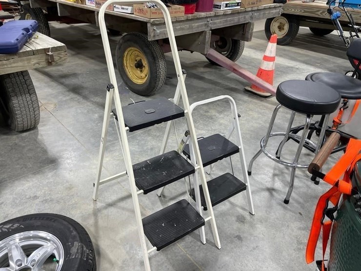 (2)-step-stools-image-1