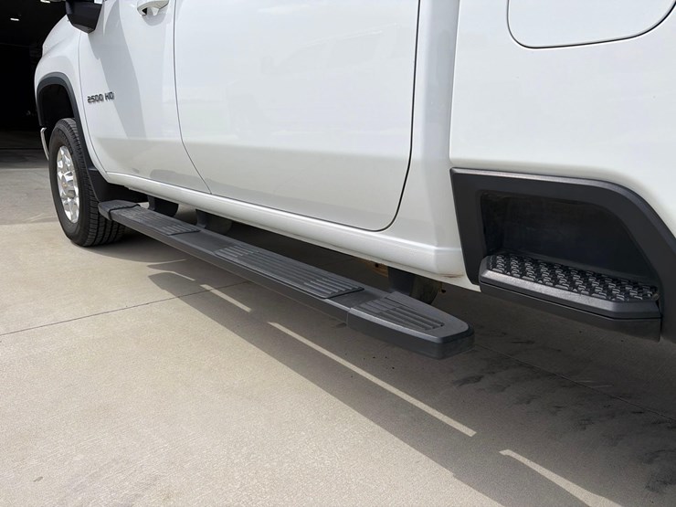 2021-chevrolet-2500hd-image-9