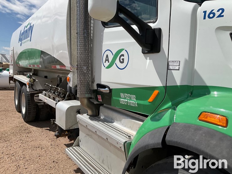 2015-peterbilt-567-image-11