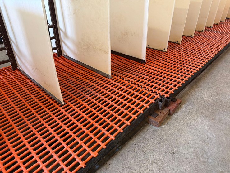 10-sections-of-orange-metal-floor-grate-image-11