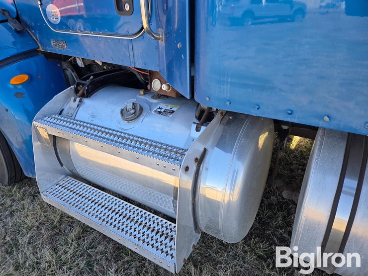 2012-peterbilt-386-image-12