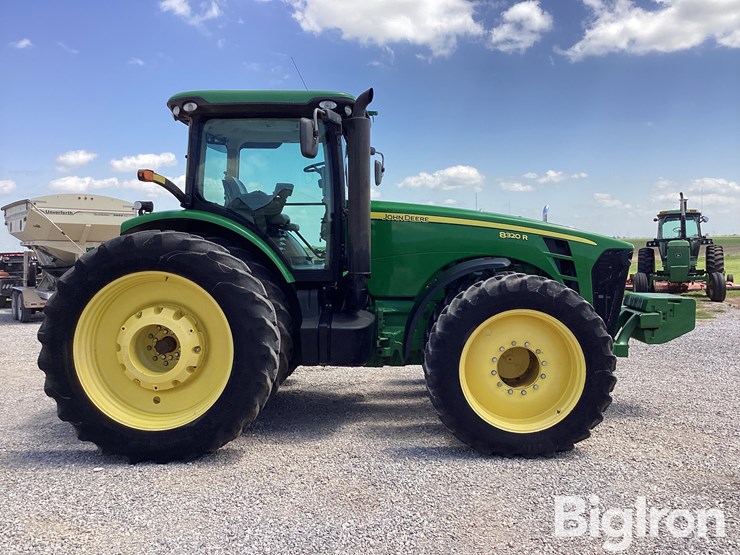 2009-john-deere-8320r-image-4
