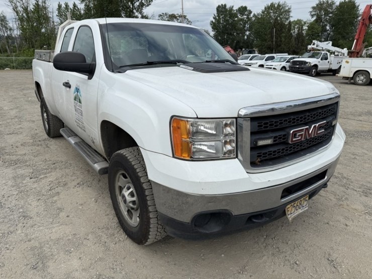 2012-gmc-sierra-extra-cab-4x4-pickup-image-2