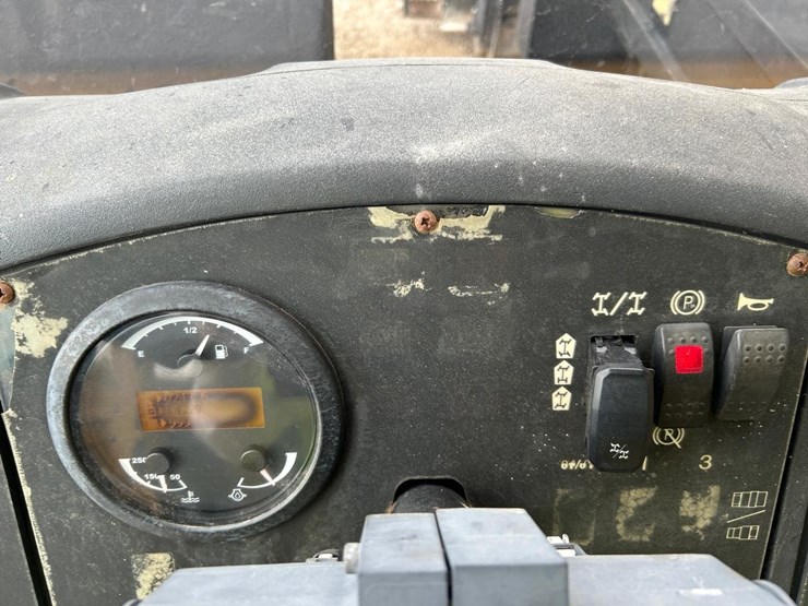 caterpillar-tl943-image-18