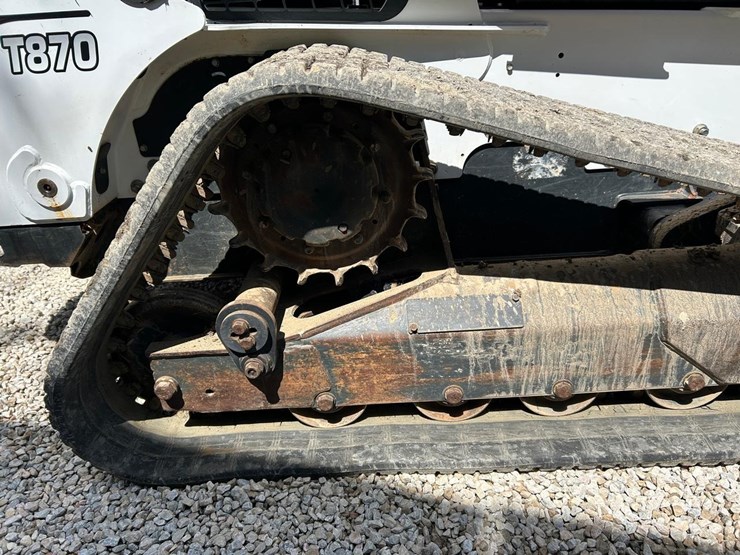 2022-bobcat-t870-image-13