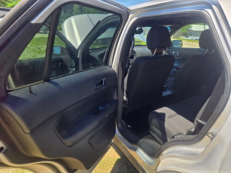 2016-ford-explorer-image-44