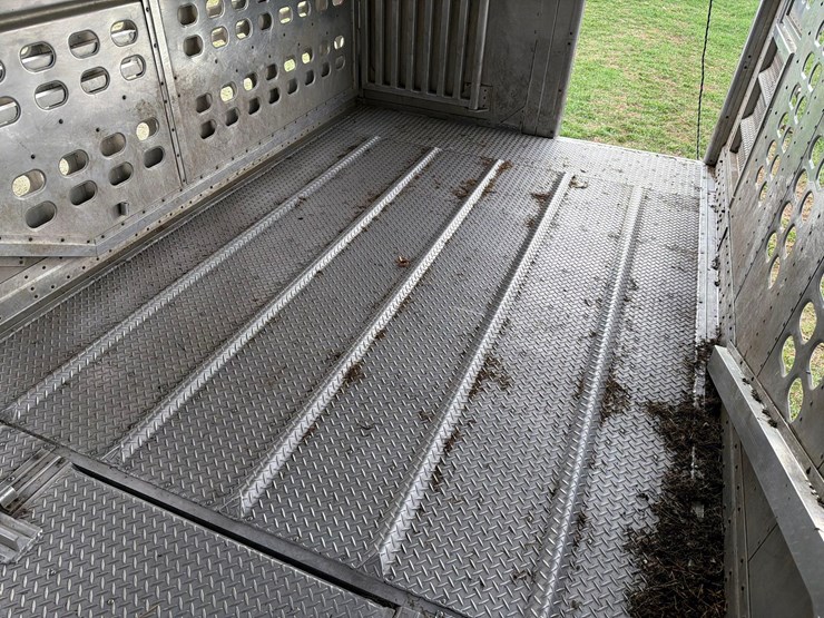 2008-wilson-livestock-trailer-image-53