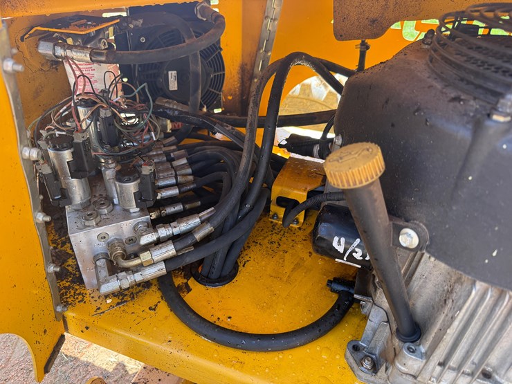 2008-bil-jax-45xa-image-25
