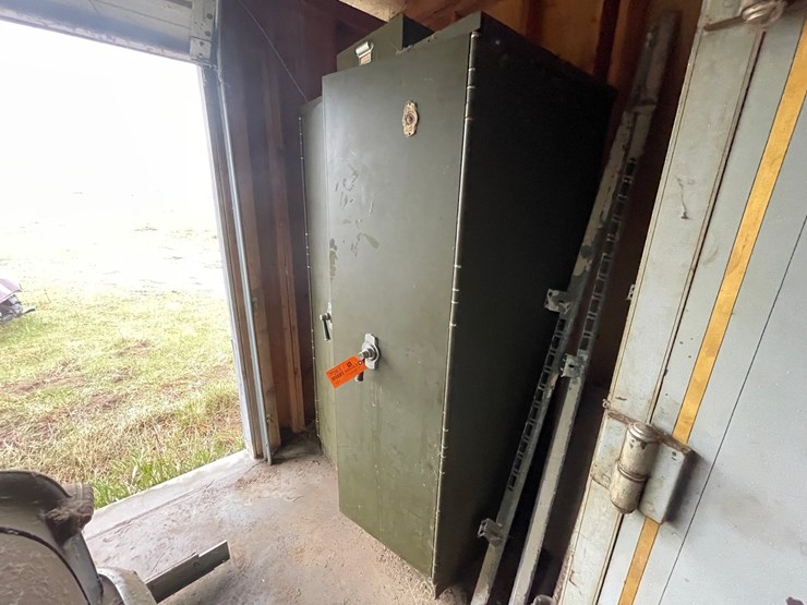 #7083-•-remington-rand-safe-cabinet-image-1