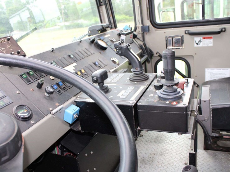 1995-oshkosh-t1500-image-32