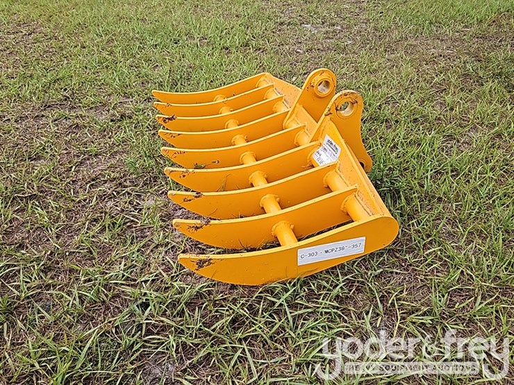 2026-caterpillar-303-image-3
