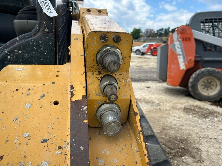 2015-caterpillar-299d-image-11