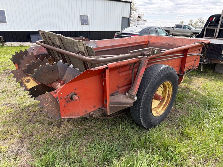 new-holland-512-image-3