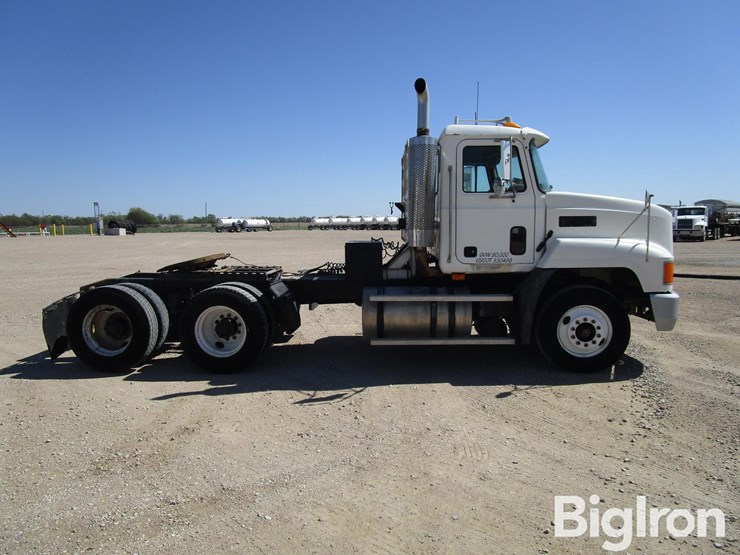 2003-mack-ch613-image-4