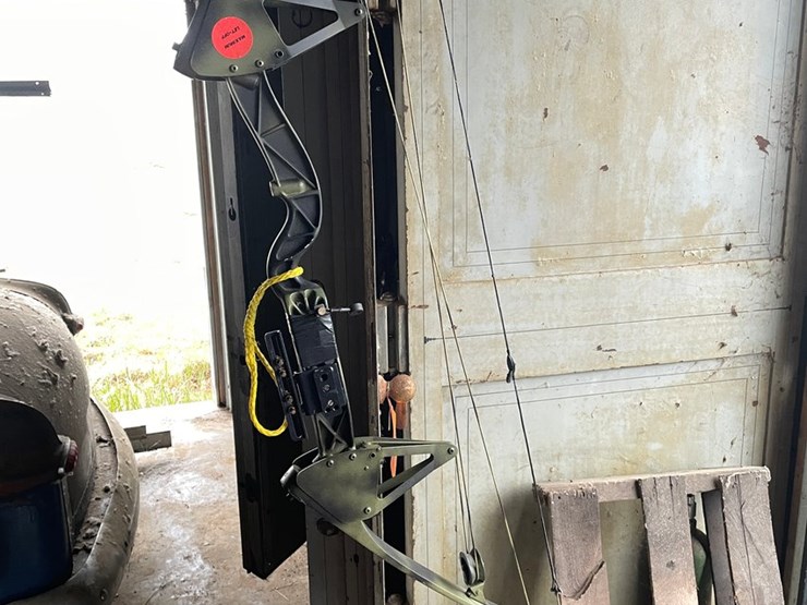#7085-•-jennings-compound-bow-image-1