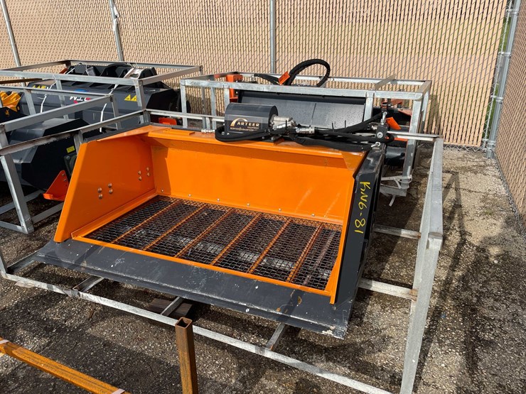 #9037-•-unused-arteer-skid-steer-72"-topsoil-screener-(o12)-image-1