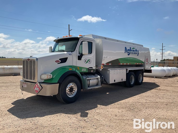 2015-peterbilt-567-image-1