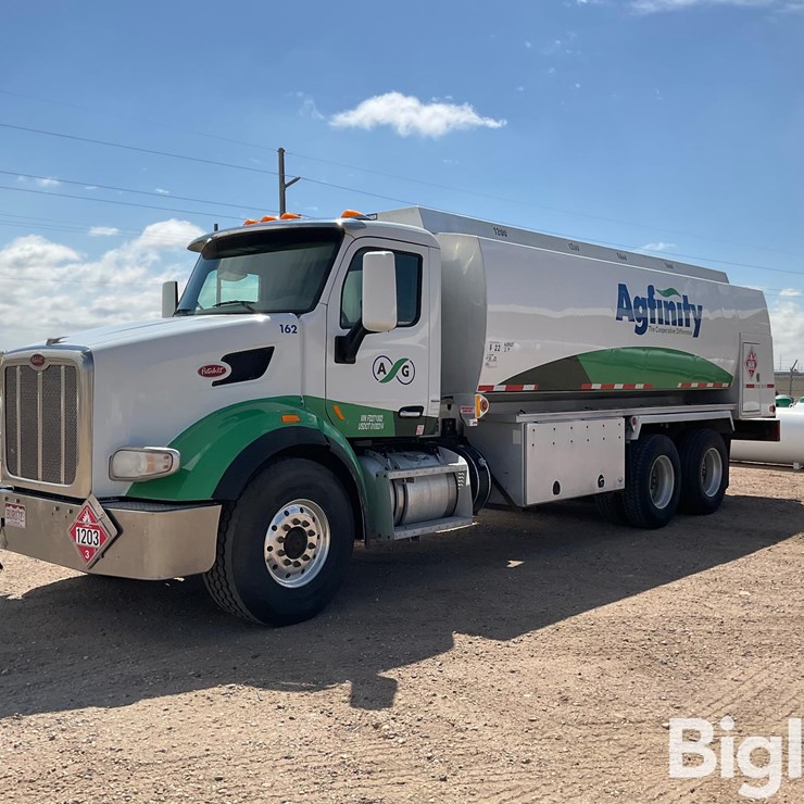 2015 PETERBILT 567