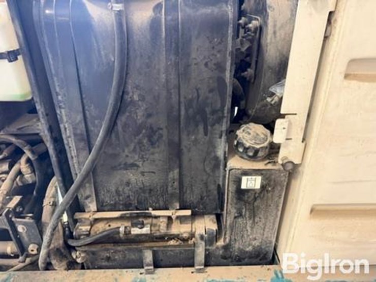 tennant-8200-floor-sweeper-image-16