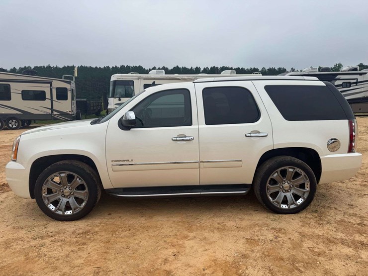 2011-gmc-yukon-image-8
