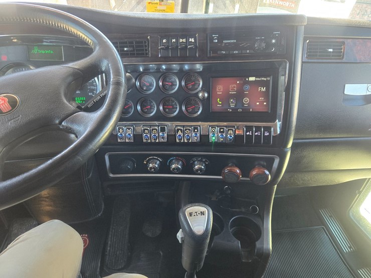 2023-kenworth-w900-image-63