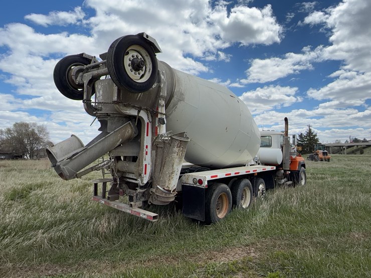 1996-mack-rd688c-cement-truck-image-5