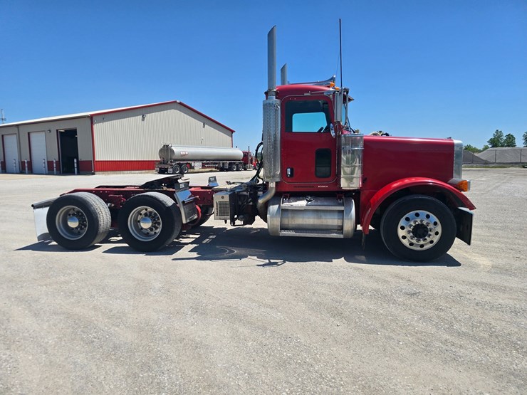 2007-peterbilt-379-image-27